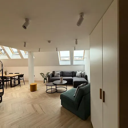 Apartmán With Mezzanine - Augustianska 1 *